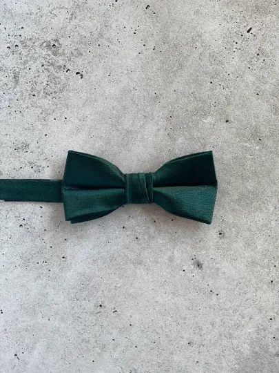 Gem Emerald Green Satin Silk Bow Tie